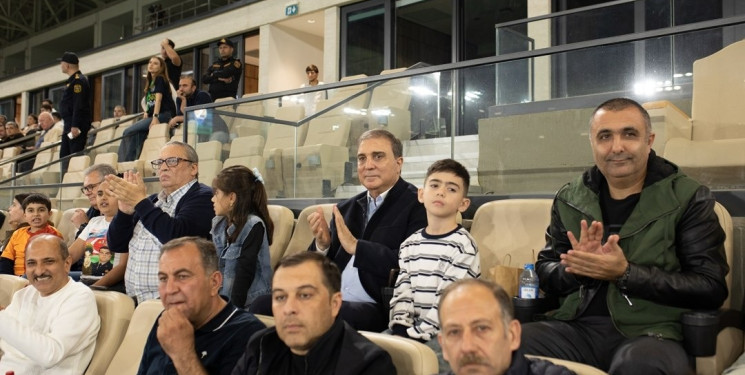 Niyazi Bayramov şəhid övladları ilə birgə “Kəpəz” PFK-nın növbəti oyununu izləyib
