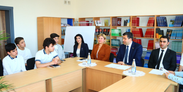 Milli Məclisin deputatı Müşfiq Cəfərov Uşaq Səfirlər Məclisinin Gəncə şəhəri üzrə fəalları ilə görüşüb